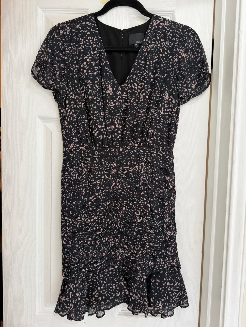 Greylin Ruched Floral Mini Dress | XS | Black & Blush Ruffle Hem